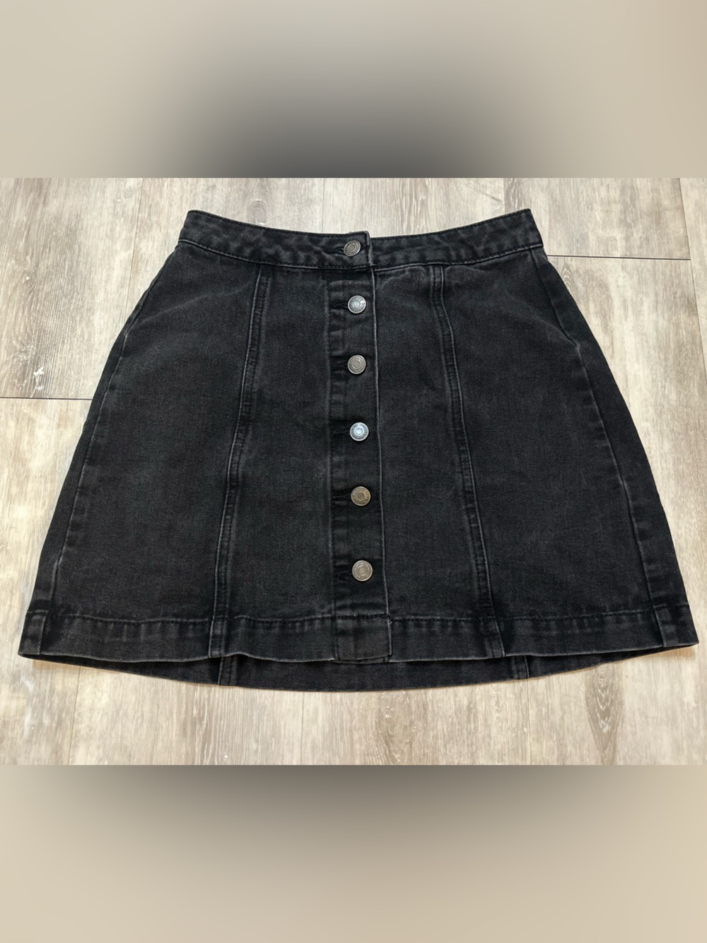 Bluenotes Womenโs Black Denim Skirt, Small